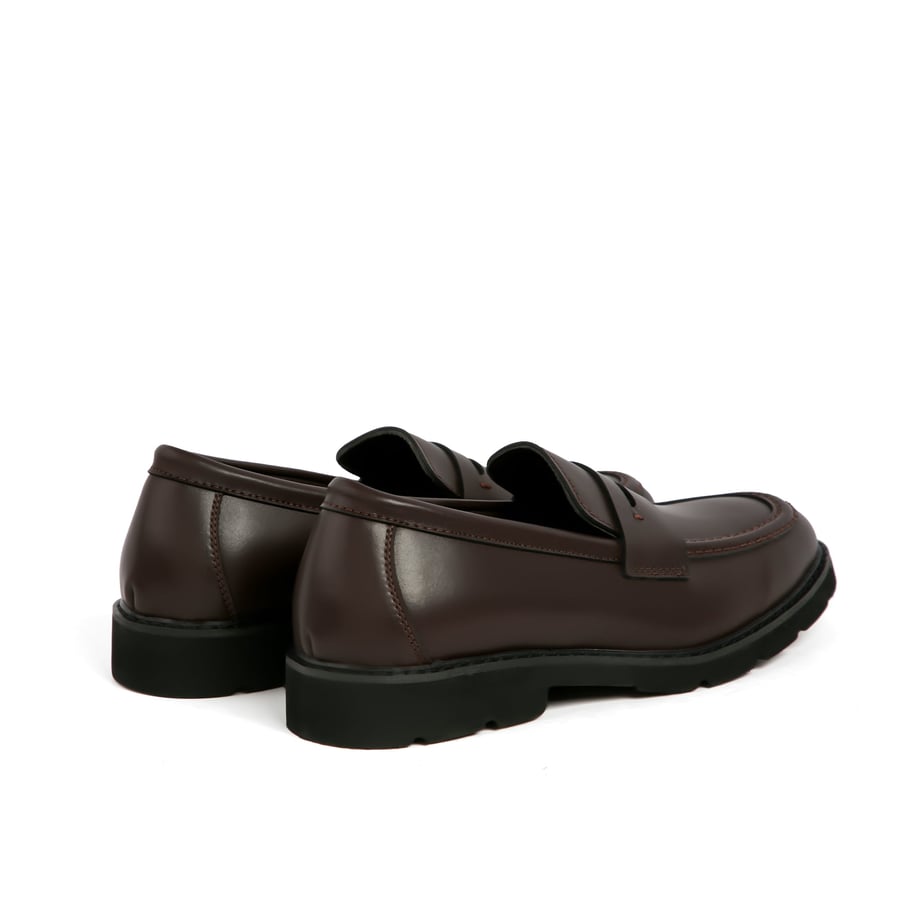 Elegant casual leather loafers
