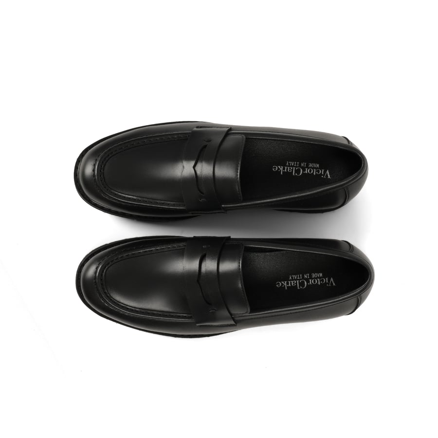 Elegant black loafers made of matte natural leather