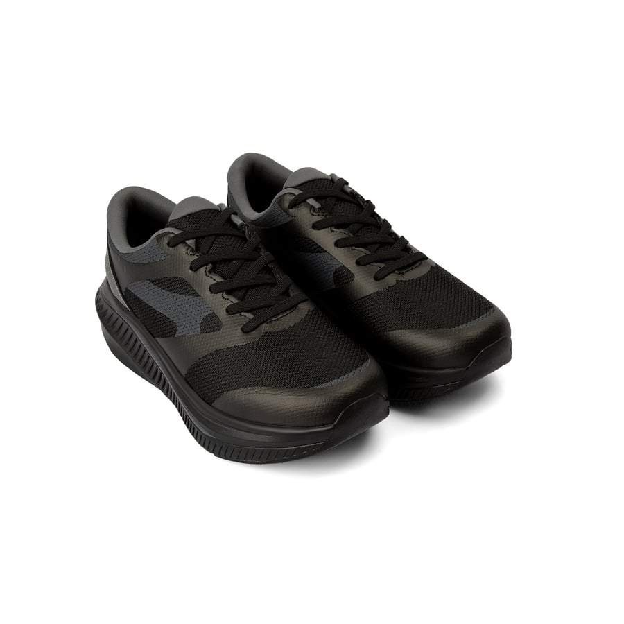 Casual sports shoe in black color