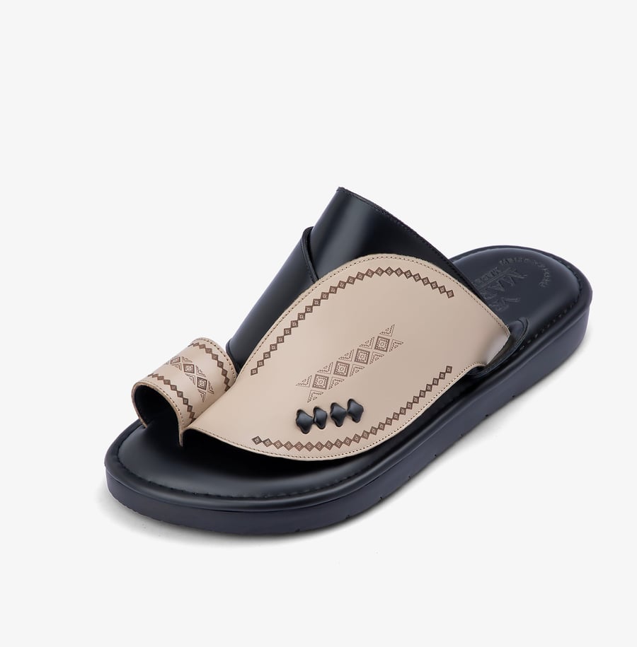 Luxury Italian oriental shoe with beige and black embroidered design