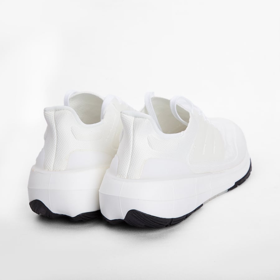 Comfortable white athletic shoe for running and gym