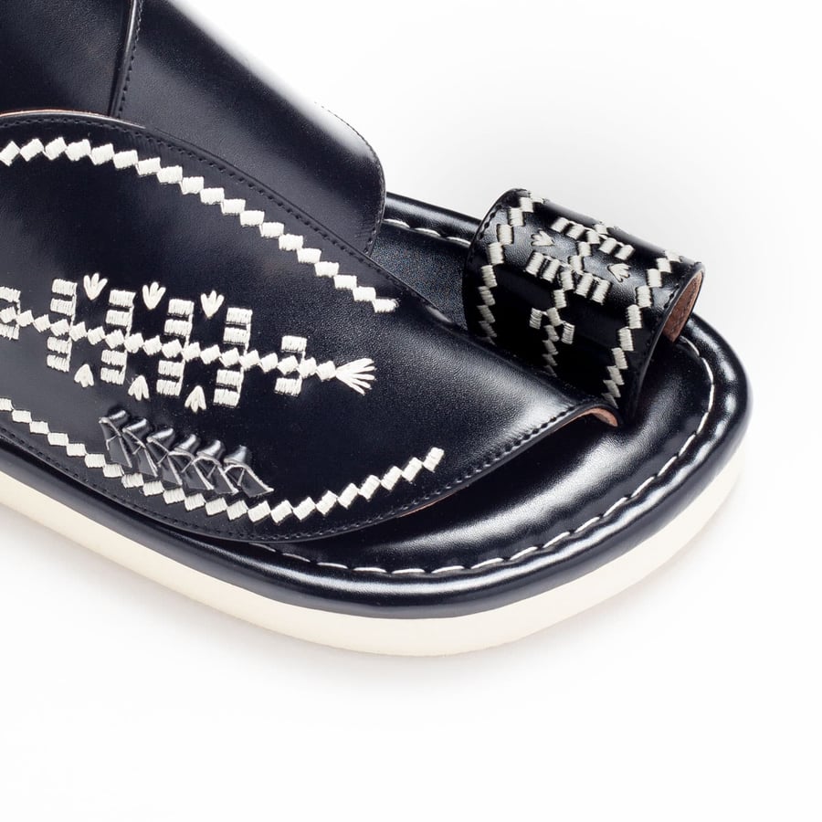 Black leather eastern shoe with exclusive embroidery