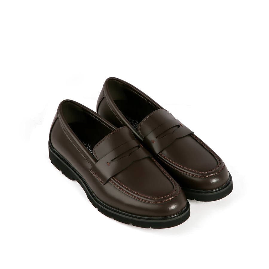 Elegant casual leather loafers