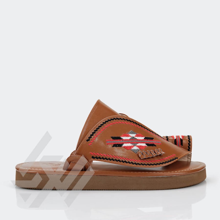 نعال مطرز بني بتصميم رائع من الجلد الطبيعي