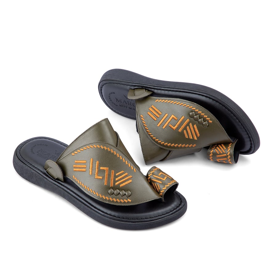 Eastern Italian oil-colored embroidered shoes