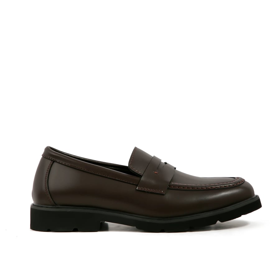 Elegant casual leather loafers