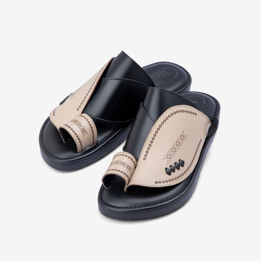 Luxury Italian oriental shoe with beige and black embroidered design