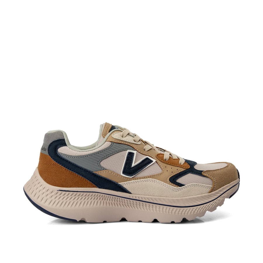 Casual athletic shoe beige brand Victor Clark