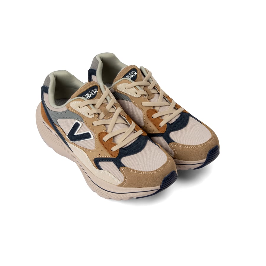 Casual athletic shoe beige brand Victor Clark