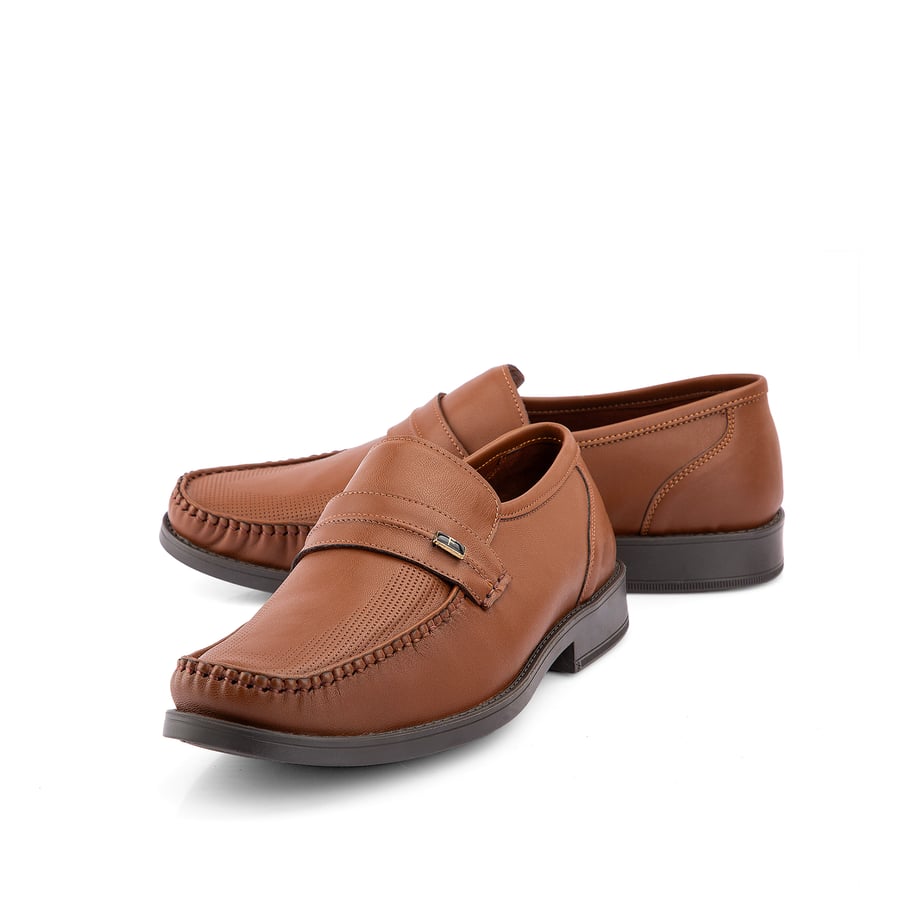 Formal leather shoe in camel color with Italian design