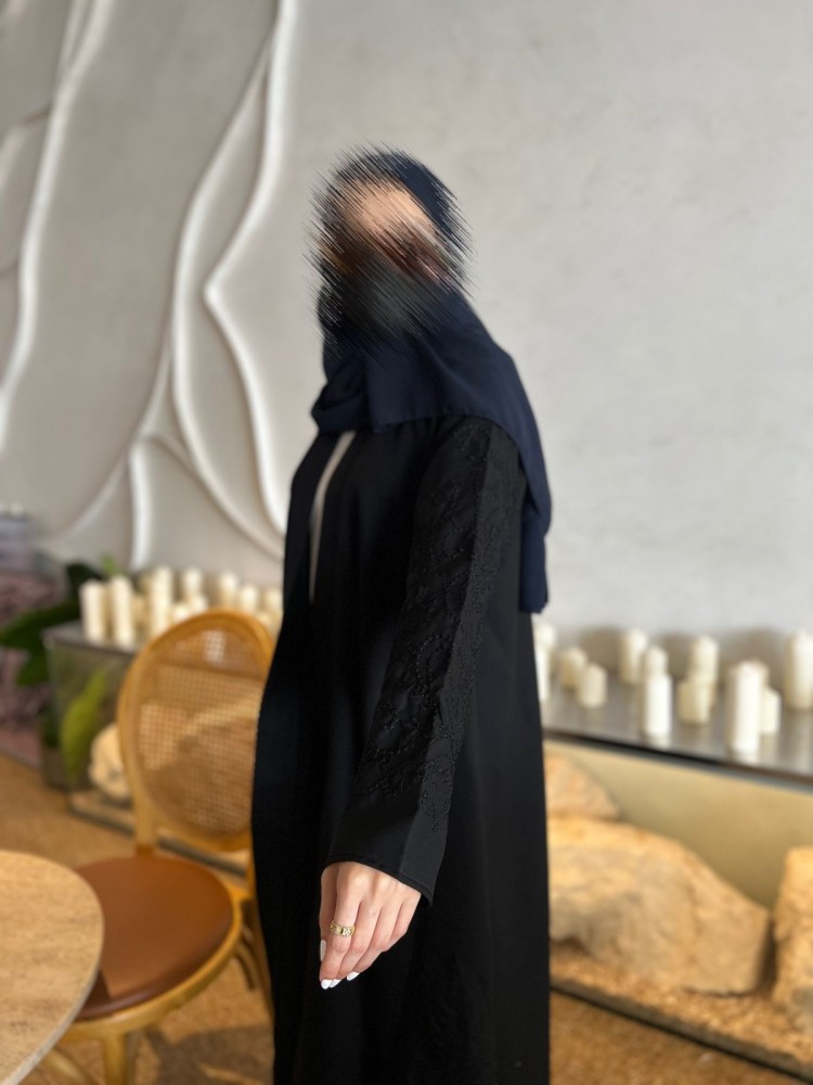 عبايه مطرزة بالأكمام و والجنبين #261