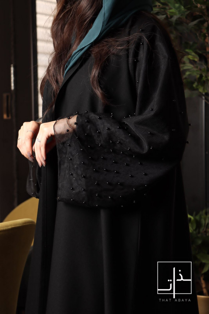 عباية مزينة بأكمام لؤلؤ أسود #223