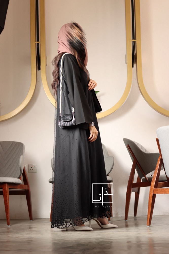 عباية الـ ( تول ) المنقط #222