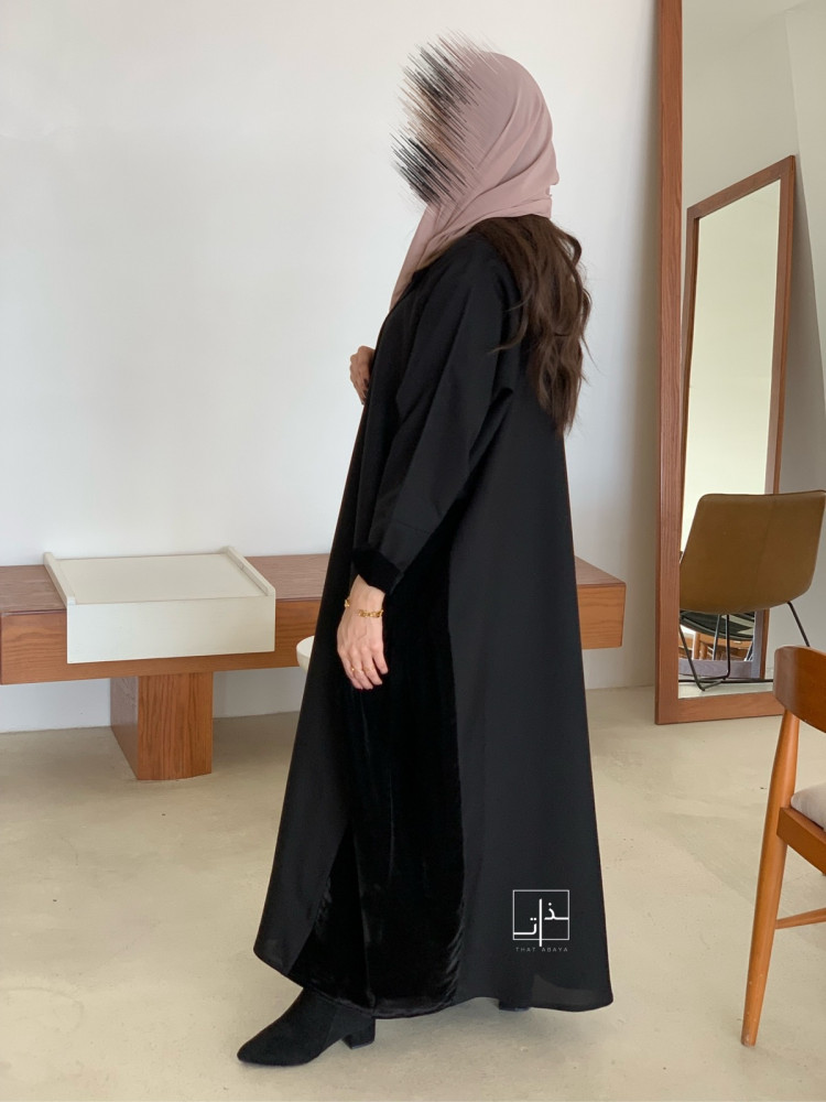 عبايه بكسرات مخمل من الجانبين #244