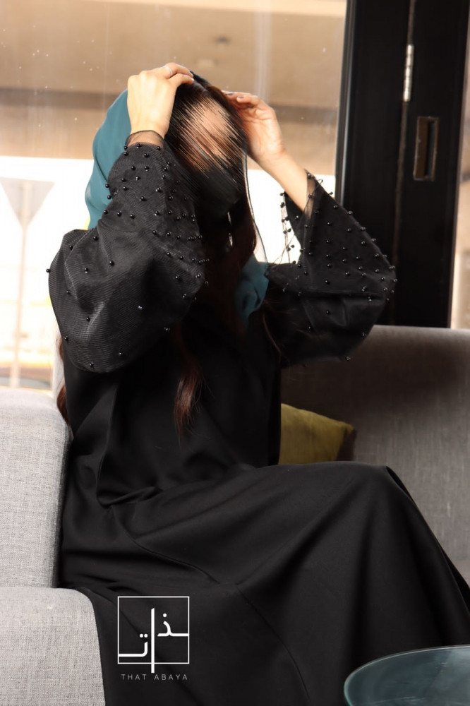 عباية مزينة بأكمام لؤلؤ أسود #223