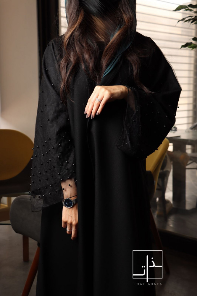 عباية مزينة بأكمام لؤلؤ أسود #223
