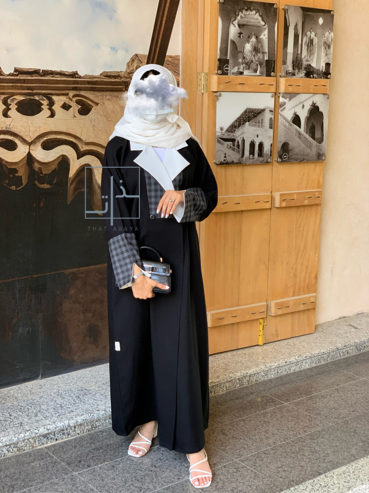 عباية بياقة بيضاء + وقماش رمادي #202