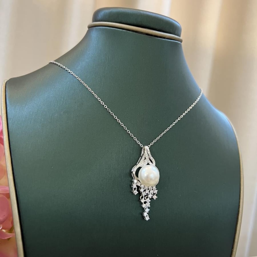 Silver and pearl set, agricultural and zircon, a distinguished and impressive piece