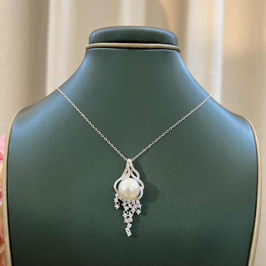 Silver and pearl set, agricultural and zircon, a distinguished and impressive piece