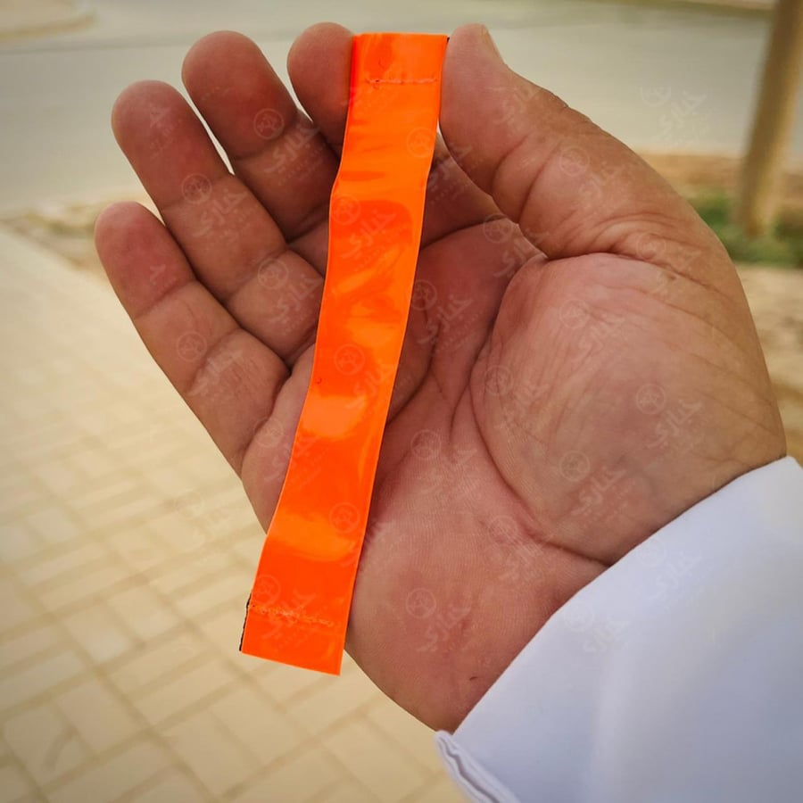 علامات المسارات ( أشرطة عاكسة )