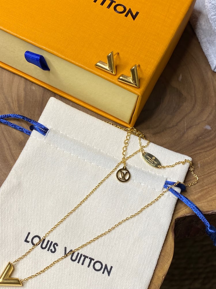 طقم LV ذهبي