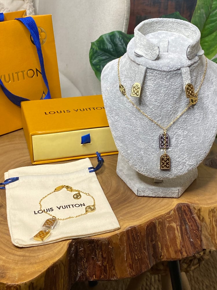 طقم LV من ٣ قطع