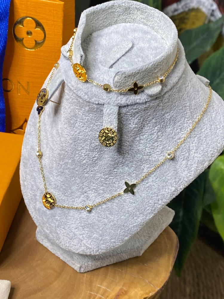 طقم  LV