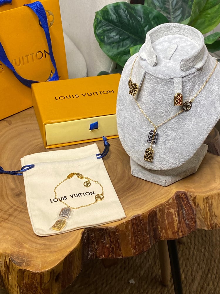 طقم LV من ٣ قطع