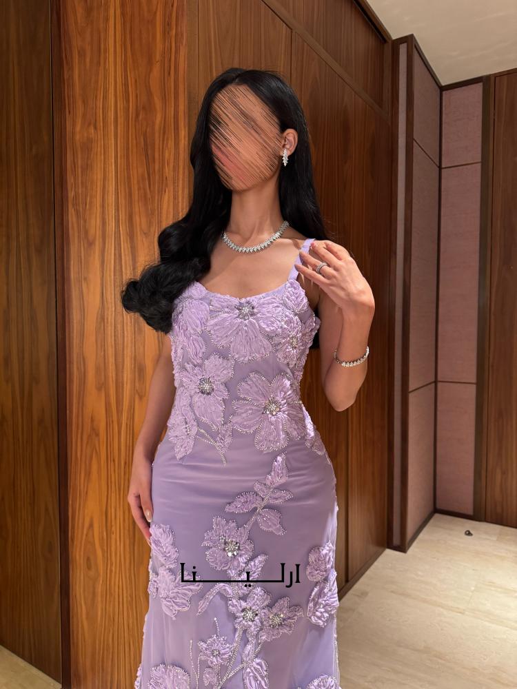 فساتين سهرة موف تظهر بجمال التطريز وتفاصيل ناعمة تعكس الأنوثة والرقي ف
