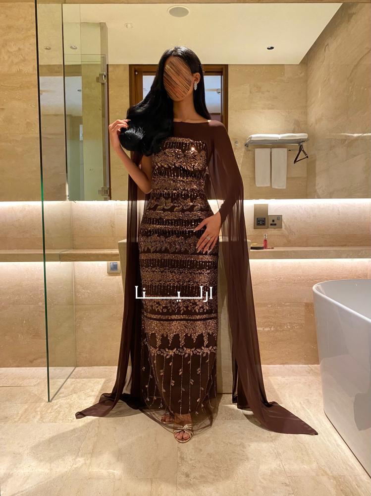 فستان مخمل بني بشك راقي وتصميم توب عصري يناسب الارقى