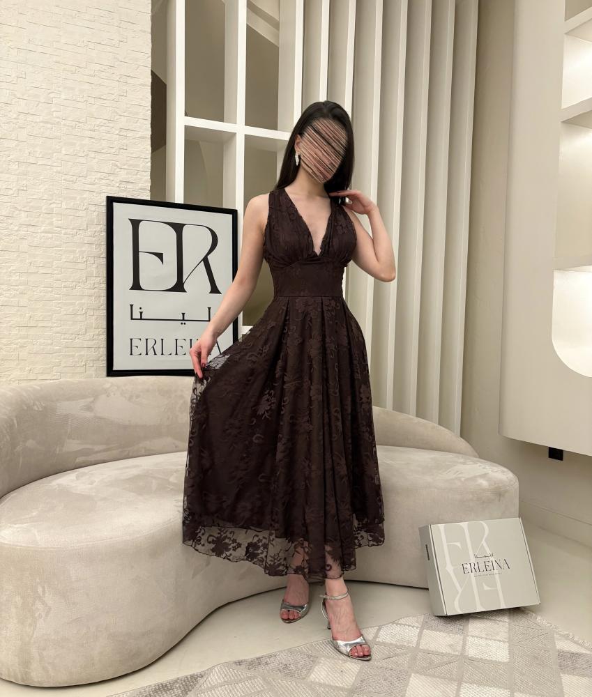 فستان لونه بني بقصة اي لاين وظهر اكس جذاب