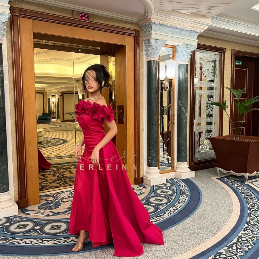 فستان لون فوشي بتصميم سهرة أنيق يناسب المناسبات الراقية