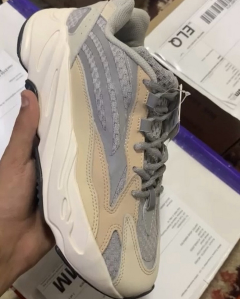 yeezy boost 700 V2 “cream”