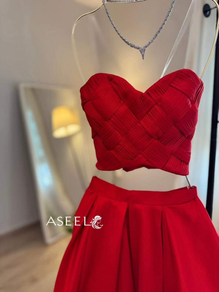 طقم احمر توب
