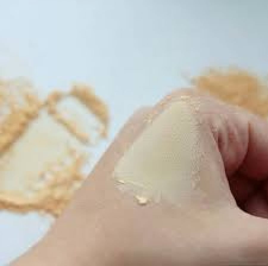 Banana loose powder for setting makeup from Revolution