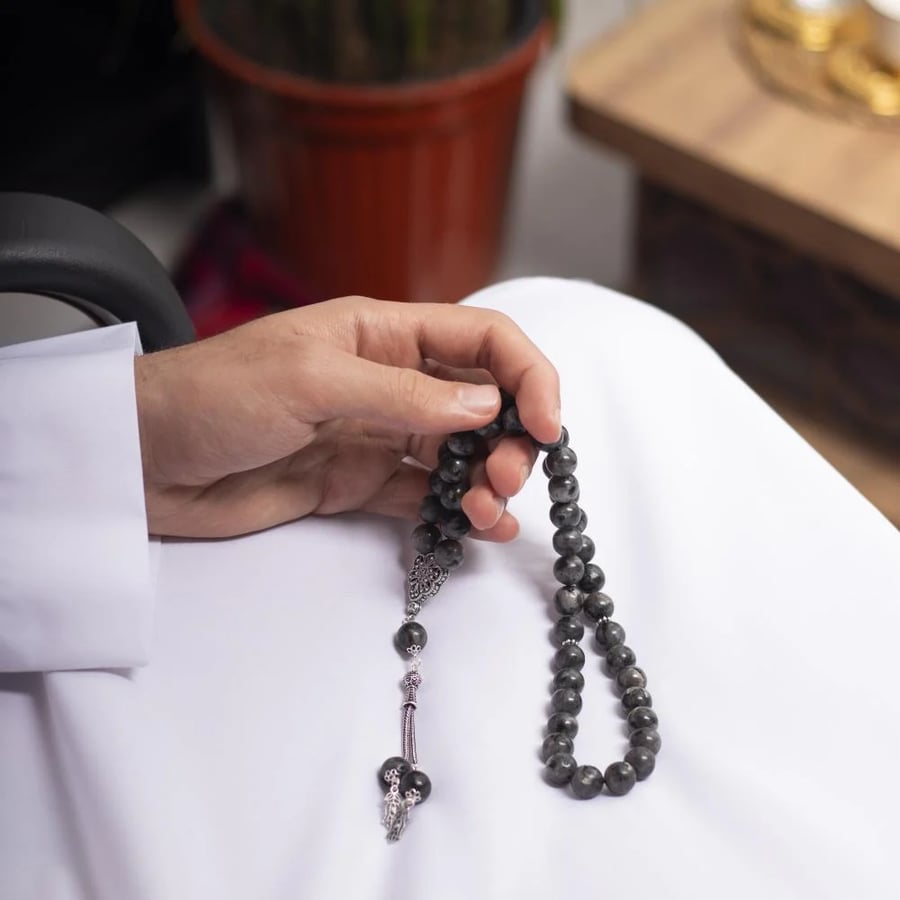 سبحة حجر كريم لافراكيت مع شكة فضة
