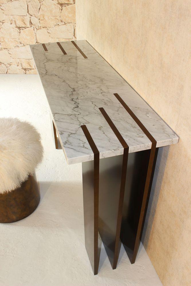 ركن قهوة مودرن رخامي مع لمسات خشبية