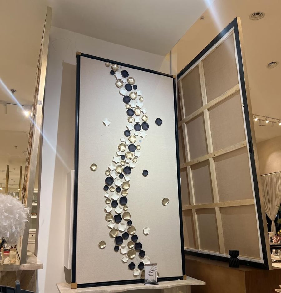 لوحه جبسيه مقاس 200 طول في 100 عرض برواز اسود