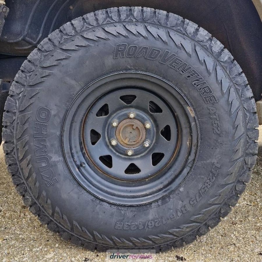 كفرات كومهو Road Venture 275 70 17 AT52 للطرق الوعرة