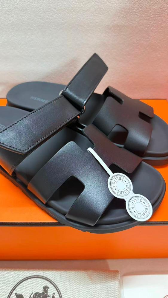 صندل هيرمز شيبر أسود بسير خلفي مريح
