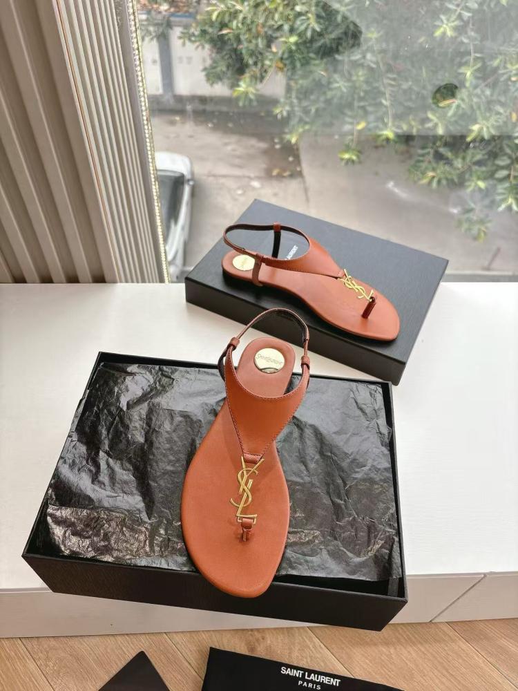 سان لوران صندل جملي مع شعار ysl ذهبي
