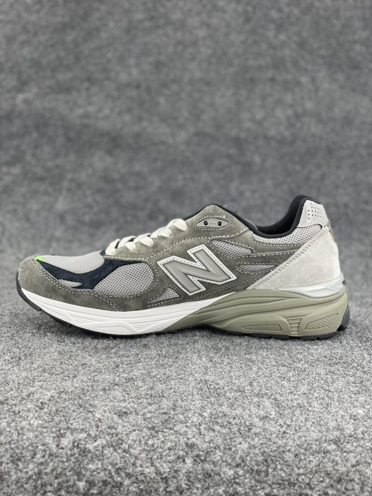 نيو بالانس 990 اوف وايت واخضر زيتي