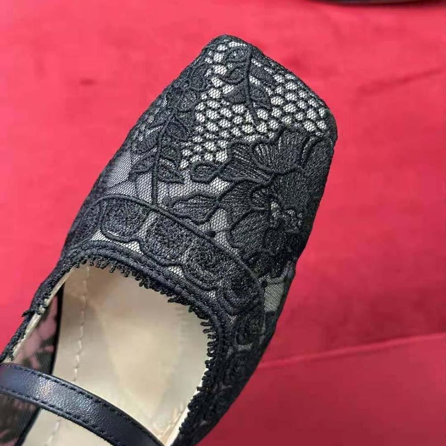 كعب ديور سبيكتاديور دانتيل أسود بكعب متوسط