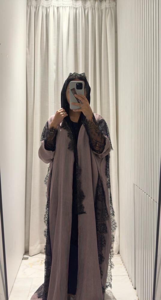 PINK LACE ABAYA