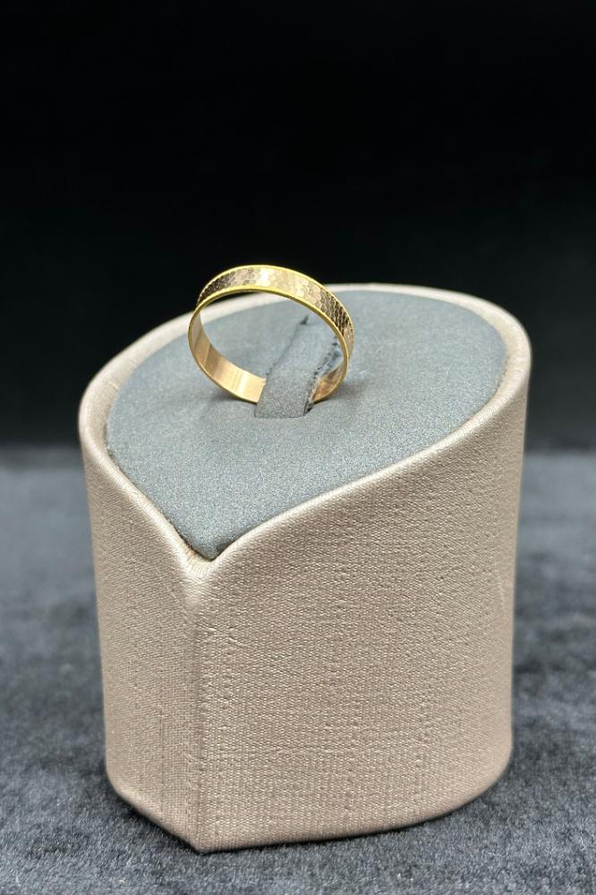 21K – Pure Gold Band – Weight: 1.8 to 1.9 g