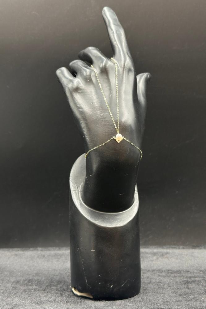 Gold Palm with Pearl 18K – Weight 0.7 g