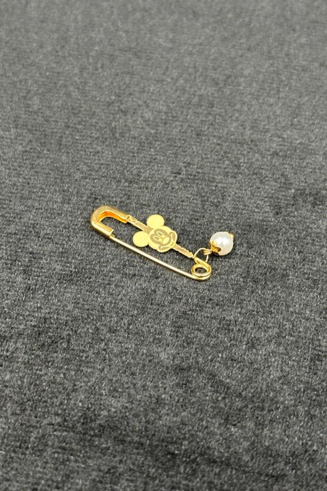 Plain Gold Kids Brooch with White Mother of Pearl 21K Weight 0.75 Grams (No Stones)