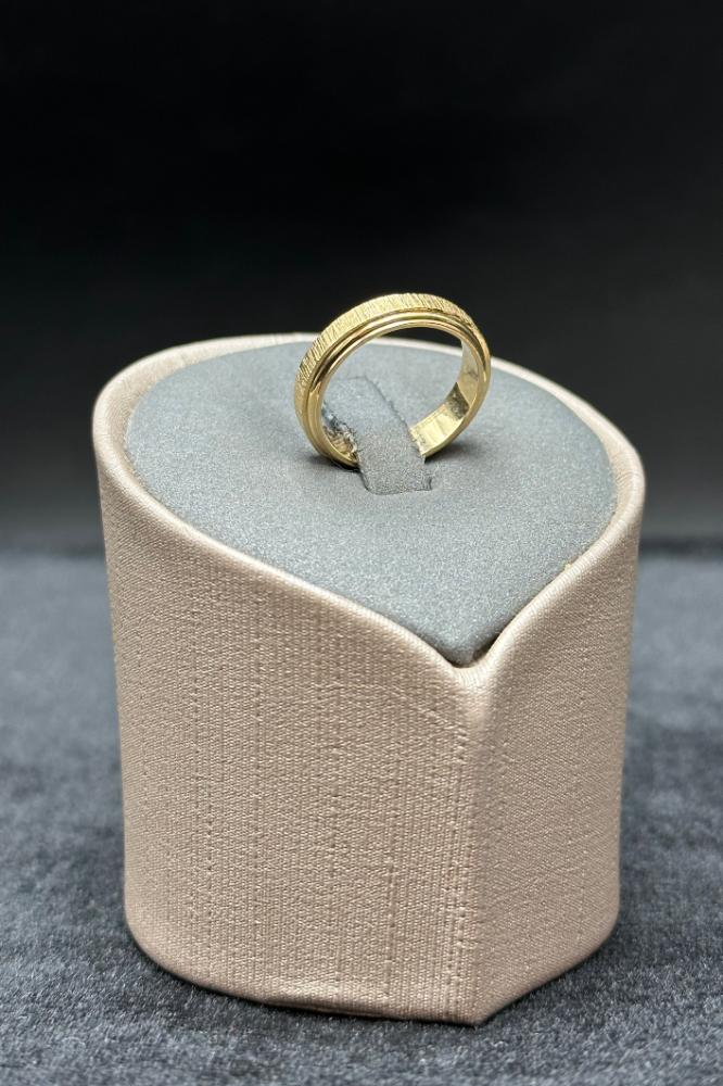 18K – Pure Gold Band – Weight: 3.5 to 3.6 g