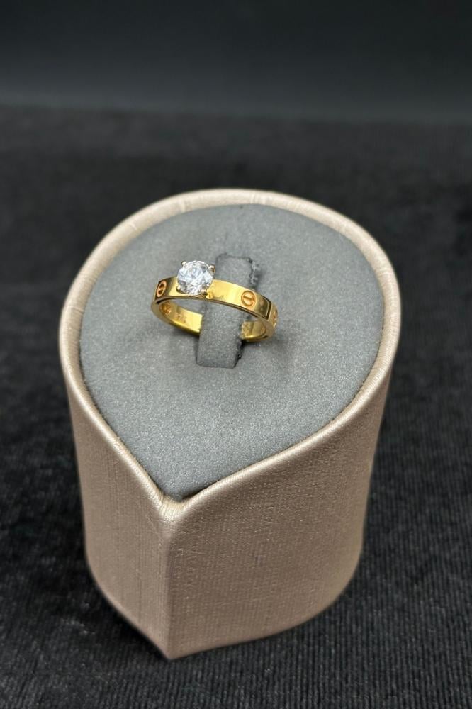 21K Gold Nail Ring with Solitaire Stone Weight: 2.6 – 2.7 g