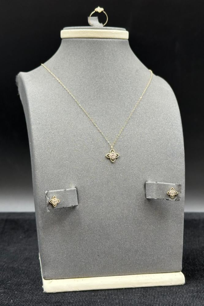 18K Gold Children's Flower Set with Diamond Design, Weight 1.4 g